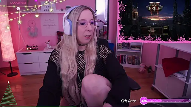 Snapshot of JustKerry chatting on December 8, 9:02 am JustKerry online show from December 8, 9:02 am