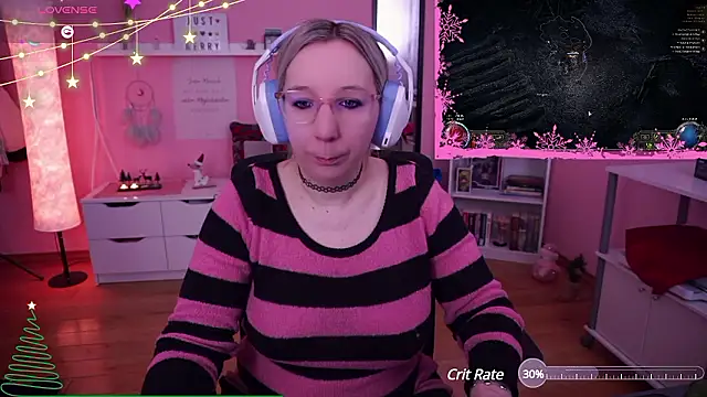 Snapshot of JustKerry chatting on December 9, 8:11 am JustKerry online show from December 9, 8:11 am