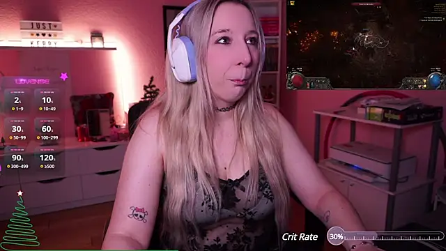 Snapshot of JustKerry chatting on December 16, 8:52 am JustKerry online show from December 16, 8:52 am