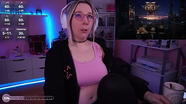 Snapshot of JustKerry chatting on December 19, 8:23 am JustKerry online show from December 19, 8:23 am