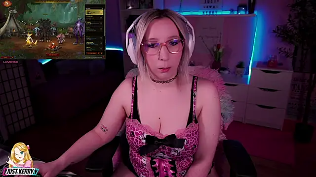 Snapshot of JustKerry chatting on January 3, 1:58 pm JustKerry online show from January 3, 1:58 pm