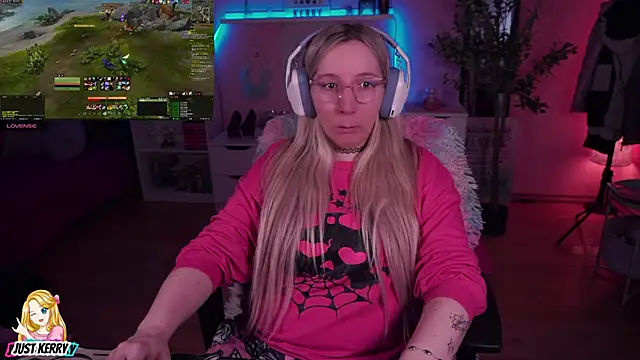 Snapshot of JustKerry chatting on January 8, 1:09 pm JustKerry online show from January 8, 1:09 pm