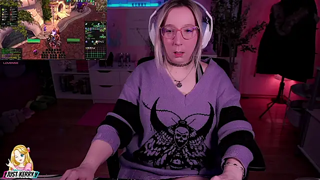 Snapshot of JustKerry chatting on January 15, 9:56 am JustKerry online show from January 15, 9:56 am