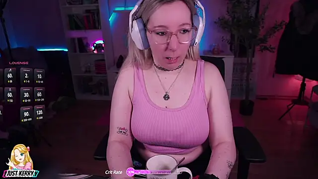 Snapshot of JustKerry chatting on January 21, 8:41 am JustKerry online show from January 21, 8:41 am