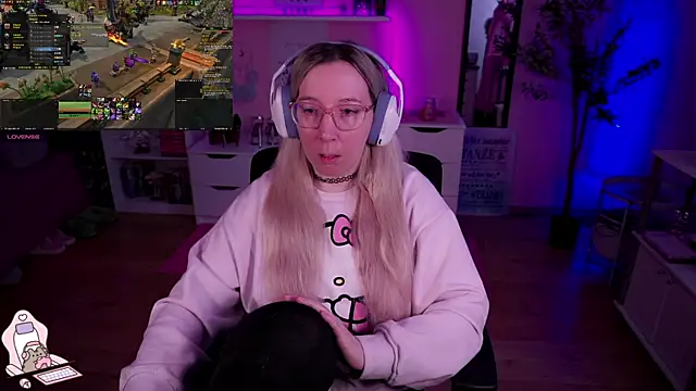 Snapshot of JustKerry chatting on January 27, 9:13 am JustKerry online show from January 27, 9:13 am