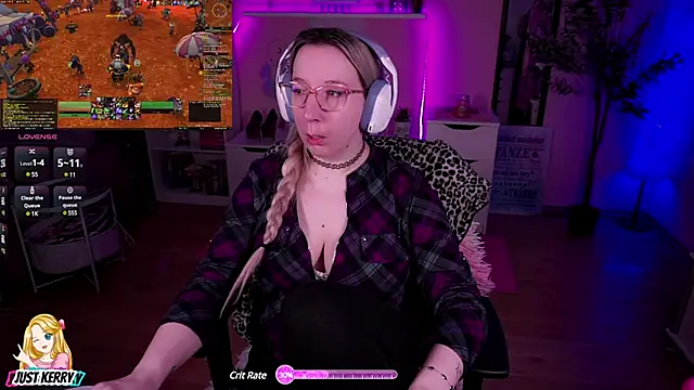 Snapshot of JustKerry chatting on February 5, 9:25 am JustKerry online show from February 5, 9:25 am