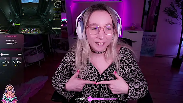 Snapshot of JustKerry chatting on February 25, 8:25 am JustKerry online show from February 25, 8:25 am