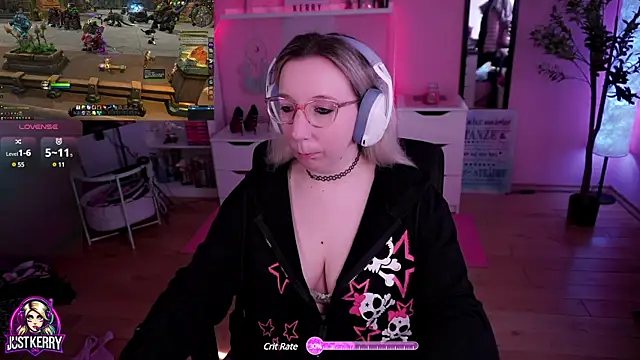 Snapshot of JustKerry chatting on March 4, 8:57 am JustKerry online show from March 4, 8:57 am