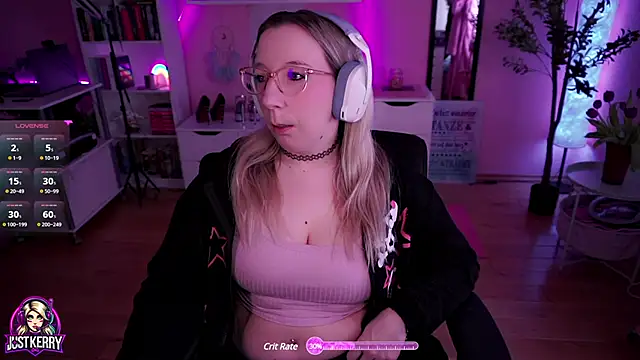 Snapshot of JustKerry chatting on March 21, 9:01 am JustKerry online show from March 21, 9:01 am