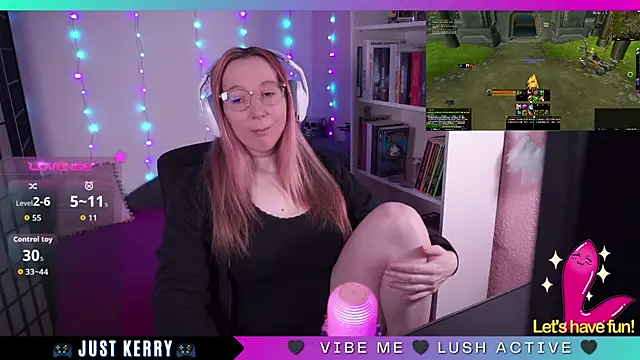 Snapshot of JustKerry chatting on September 9, 8:25 am JustKerry online show from September 9, 8:25 am