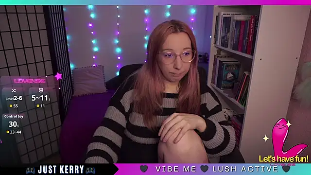 Snapshot of JustKerry chatting on September 10, 8:36 am JustKerry online show from September 10, 8:36 am