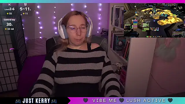 Snapshot of JustKerry chatting on September 16, 8:37 am JustKerry online show from September 16, 8:37 am