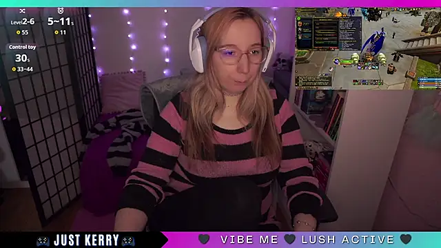 Snapshot of JustKerry chatting on September 18, 8:16 am JustKerry online show from September 18, 8:16 am