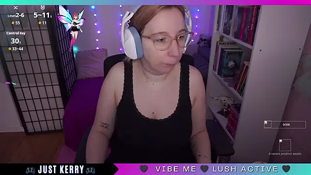 Snapshot of JustKerry chatting on September 19, 7:54 am JustKerry online show from September 19, 7:54 am