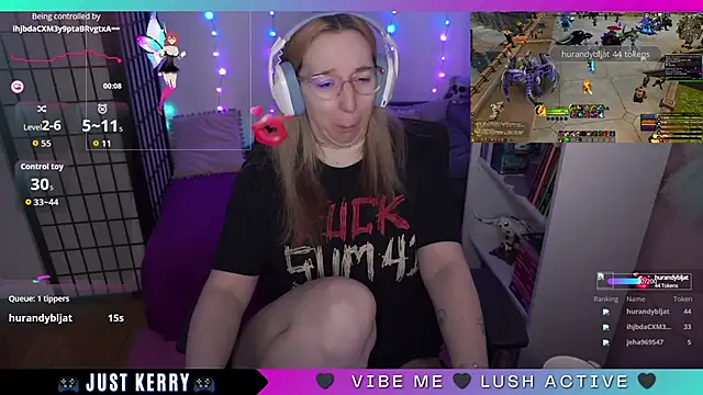 Snapshot of JustKerry chatting on September 25, 8:18 am JustKerry online show from September 25, 8:18 am