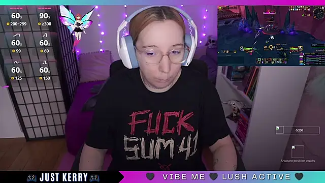 Snapshot of JustKerry chatting on September 26, 8:40 am JustKerry online show from September 26, 8:40 am