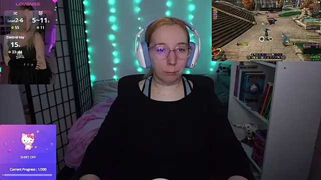 Snapshot of JustKerry chatting on October 6, 8:12 am JustKerry online show from October 6, 8:12 am