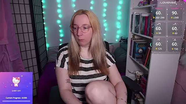 Snapshot of JustKerry chatting on October 13, 8:36 am JustKerry online show from October 13, 8:36 am