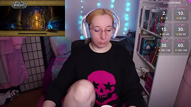 Snapshot of JustKerry chatting on October 15, 8:14 am JustKerry online show from October 15, 8:14 am