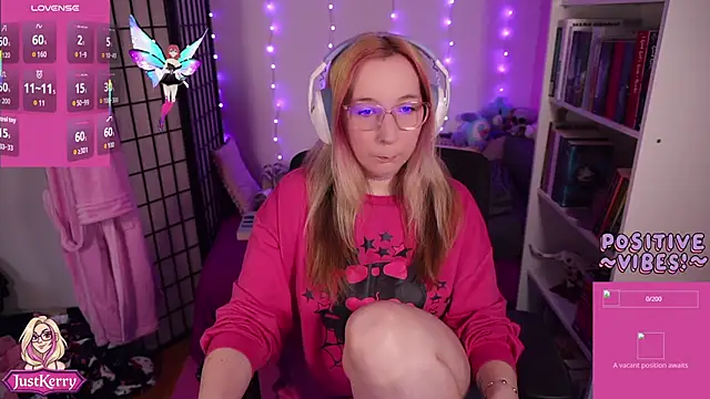 Snapshot of JustKerry chatting on October 24, 8:44 am JustKerry online show from October 24, 8:44 am