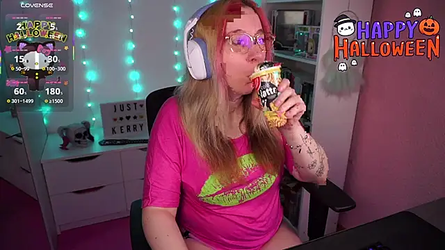 Snapshot of JustKerry chatting on October 31, 8:26 am JustKerry online show from October 31, 8:26 am