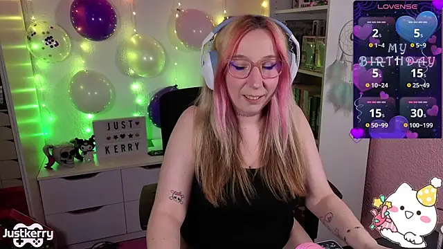 Snapshot of JustKerry chatting on November 17, 6:57 pm JustKerry online show from November 17, 6:57 pm