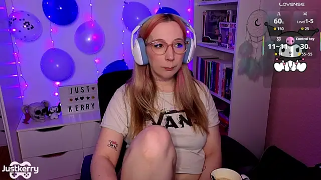 Snapshot of JustKerry chatting on November 20, 1:00 pm JustKerry online show from November 20, 1:00 pm