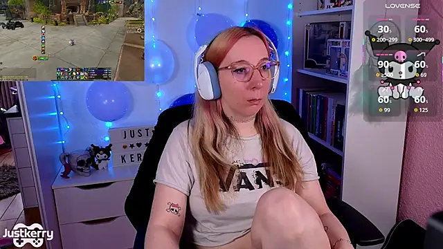 Snapshot of JustKerry chatting on November 21, 10:03 am JustKerry online show from November 21, 10:03 am