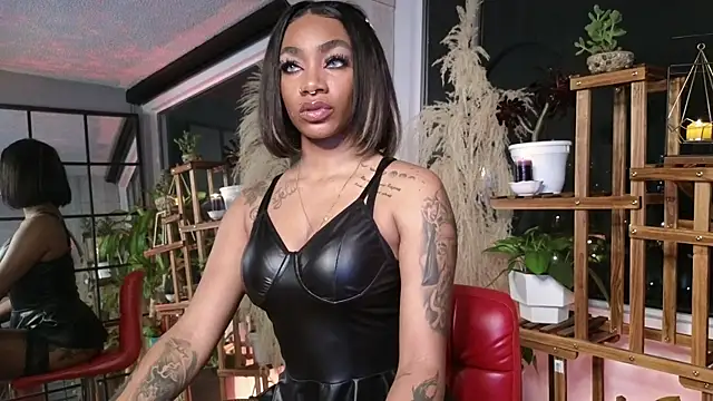 Snapshot of emely_brandon chatting on December 6, 4:36 am emely brandon online show from December 6, 4:36 am