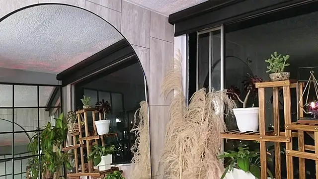 Snapshot of emely_brandon chatting on December 12, 5:20 am emely brandon online show from December 12, 5:20 am