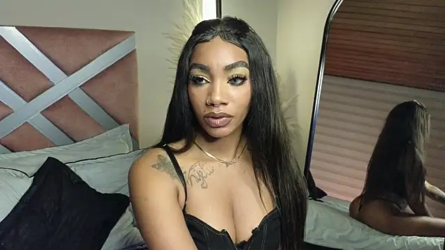 Snapshot of emely_brandon chatting on February 6, 11:58 pm emely brandon online show from February 6, 11:58 pm