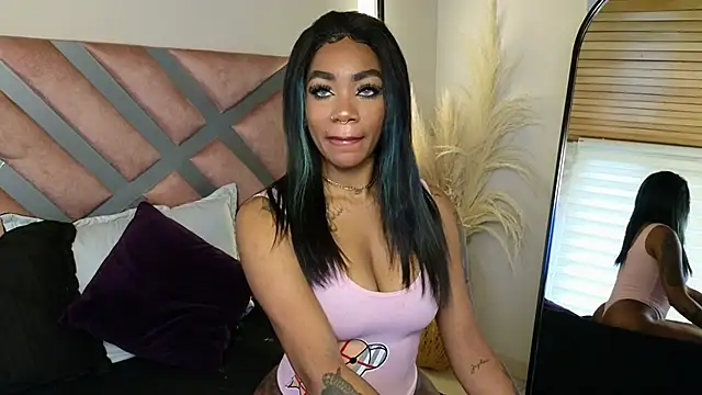 Snapshot of emely_brandon chatting on March 11, 6:52 pm emely brandon online show from March 11, 6:52 pm