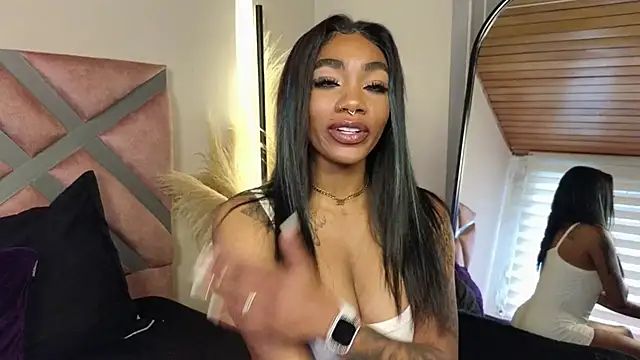 Snapshot of emely_brandon chatting on March 17, 4:11 pm emely brandon online show from March 17, 4:11 pm