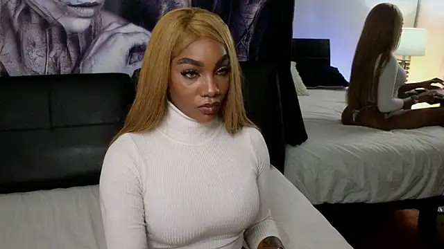 Snapshot of emely_brandon chatting on November 18, 3:23 am emely brandon online show from November 18, 3:23 am