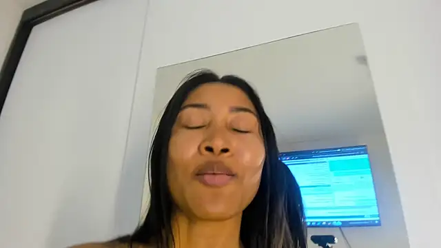 rachel evansxx online show from February 2, 9:02 pm