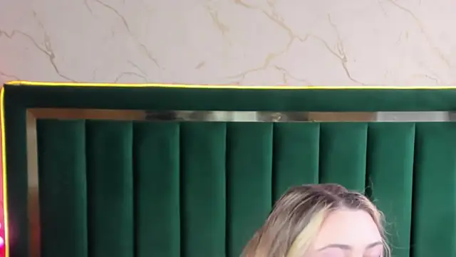 Snapshot of rosal1a chatting on November 20, 9:53 am rosal1a online show from November 20, 9:53 am