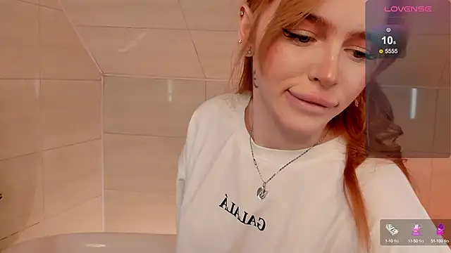 Snapshot of Phoenix_Margo chatting on October 3, 9:39 am Phoenix Margo online show from October 3, 9:39 am