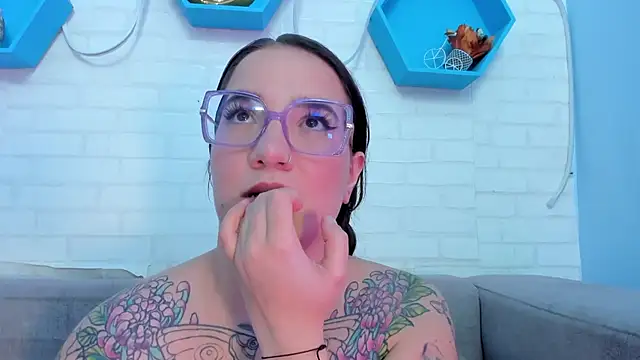 DEVA BLUE  online show from January 28, 8:04 am