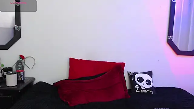 Amy Aloqua online show from October 4, 3:43 pm