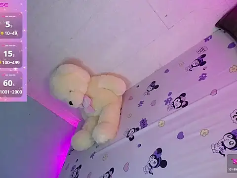 katie white online show from October 6, 12:57 pm