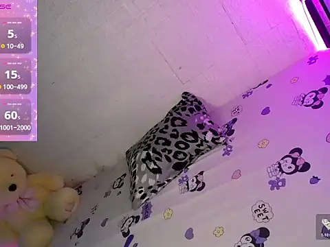 katie white online show from October 19, 8:26 am