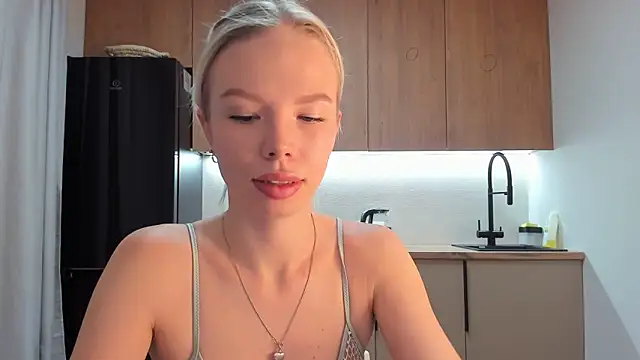 Snapshot of Olivia_Bells chatting on December 16, 9:20 pm Olivia Bells online show from December 16, 9:20 pm