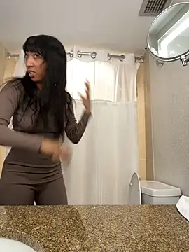 Snapshot of Iceblanca chatting on February 2, 3:39 pm Iceblanca online show from February 2, 3:39 pm