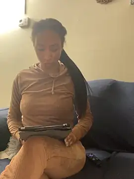 Snapshot of Iceblanca chatting on February 9, 4:25 am Iceblanca online show from February 9, 4:25 am