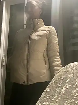 Snapshot of Iceblanca chatting on March 8, 12:11 am Iceblanca online show from March 8, 12:11 am