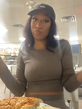 Snapshot of Iceblanca chatting on October 18, 12:02 am Iceblanca online show from October 18, 12:02 am