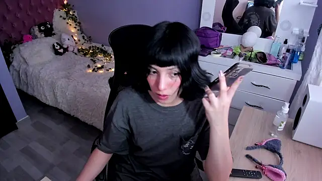 Room312  online show from December 5, 8:33 pm