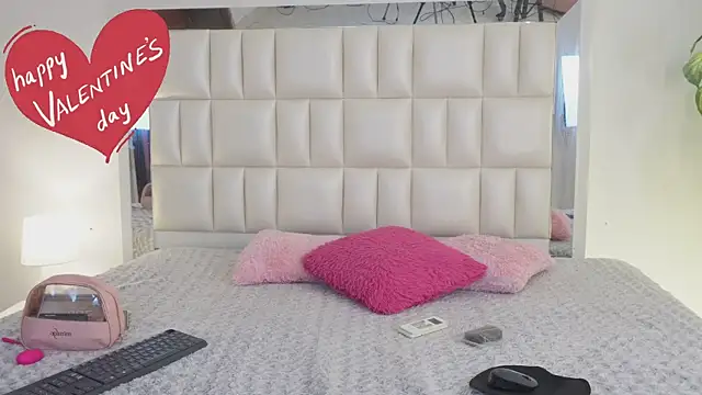 Anais aradia online show from February 14, 5:51 am