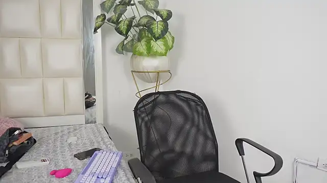 Anais aradia online show from September 26, 4:49 am