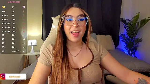 dakottaa  online show from October 11, 11:03 pm